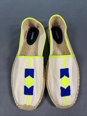 The Original Espadrille
Natural Undyed - Molyan Blue